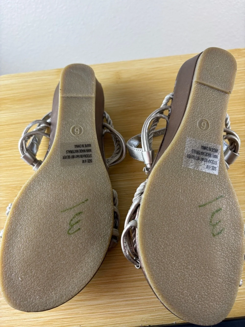 BIJOU New York Silver Braided Knot Detail Strappy Womens Sandals Like New Size 6